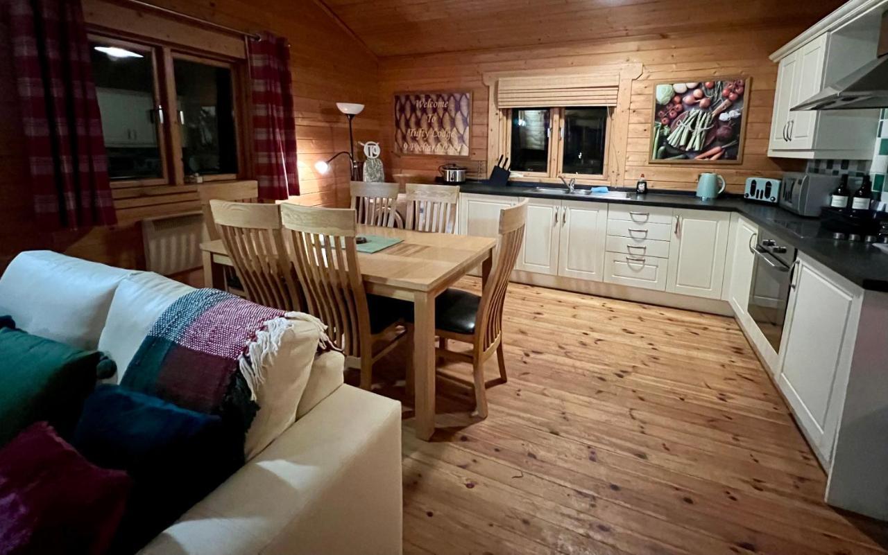 Tufty Lodge, Lake Pochard Lodge 9 South Cerney Exteriör bild