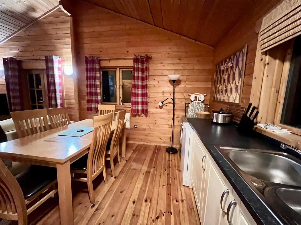 Tufty Lodge, Lake Pochard Lodge 9 South Cerney Exteriör bild